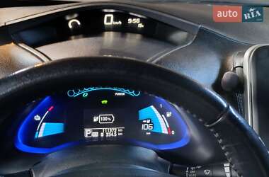 Хэтчбек Nissan Leaf 2013 в 