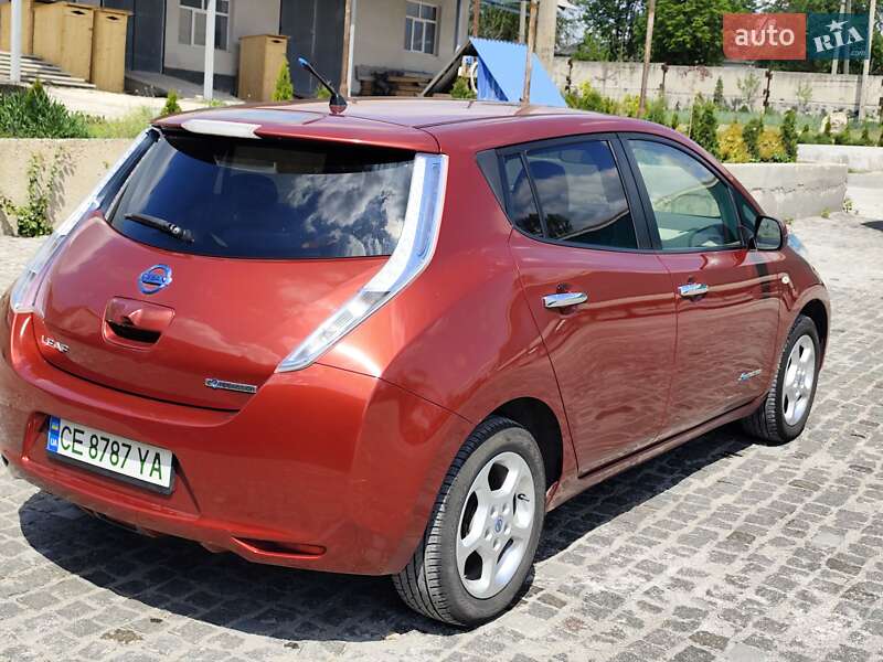 Хэтчбек Nissan Leaf 2012 в Кельменцах