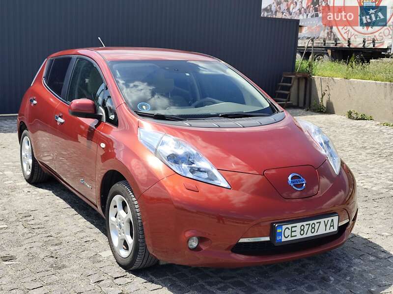 Хэтчбек Nissan Leaf 2012 в Кельменцах