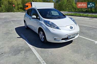 Хетчбек Nissan Leaf 2013 в 