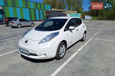 Хетчбек Nissan Leaf 2013 в 