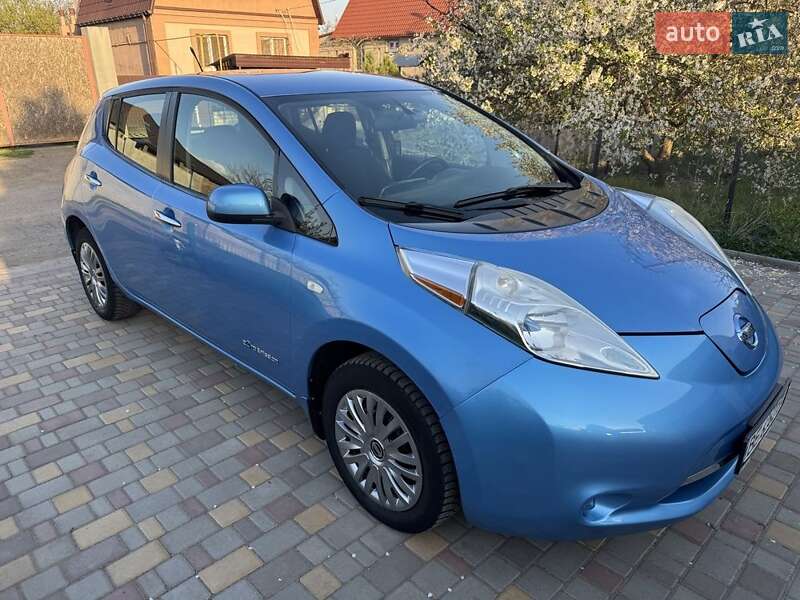 Хэтчбек Nissan Leaf 2014 в 