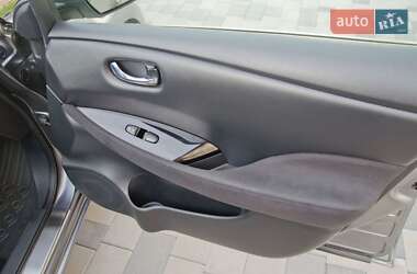Хэтчбек Nissan Leaf 2017 в 
