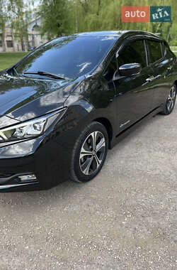 Хэтчбек Nissan Leaf 2019 в 