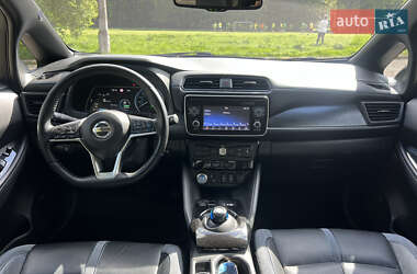 Хэтчбек Nissan Leaf 2019 в 