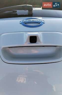 Хетчбек Nissan Leaf 2014 в 