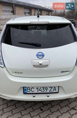 Хэтчбек Nissan Leaf 2012 в 