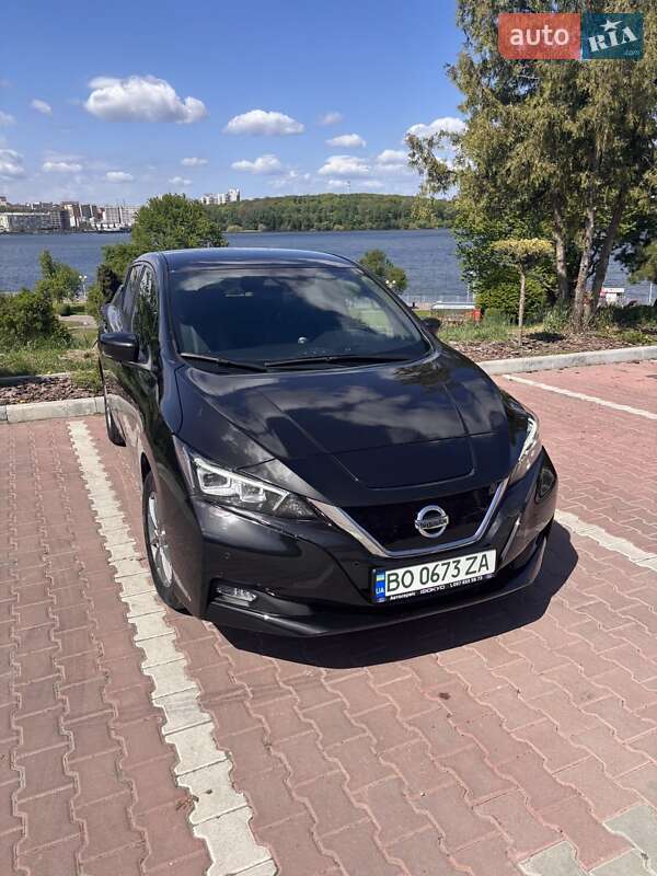 Хэтчбек Nissan Leaf 2021 в 