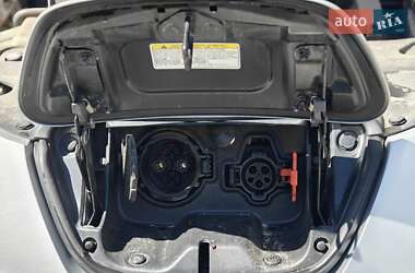 Хетчбек Nissan Leaf 2013 в 