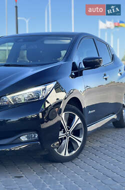Хэтчбек Nissan Leaf 2018 в 