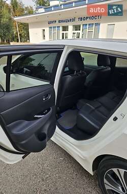 Хетчбек Nissan Leaf 2019 в 