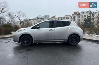 Хэтчбек Nissan Leaf 2015 в 