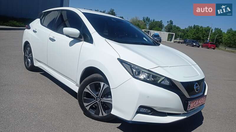 Хетчбек Nissan Leaf 2020 в 