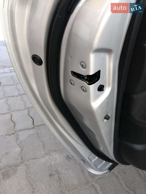 Хэтчбек Nissan Leaf 2015 в Запорожье