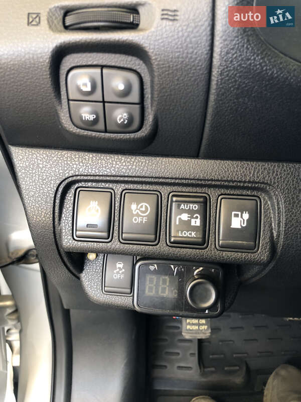 Хэтчбек Nissan Leaf 2015 в Запорожье