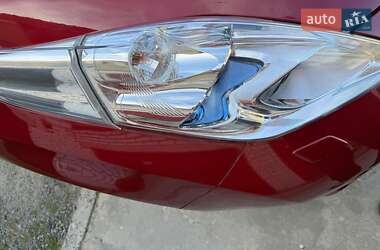 Хэтчбек Nissan Leaf 2015 в 