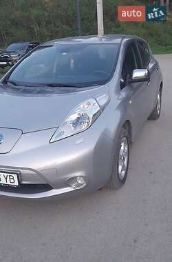 Хэтчбек Nissan Leaf 2013 в 