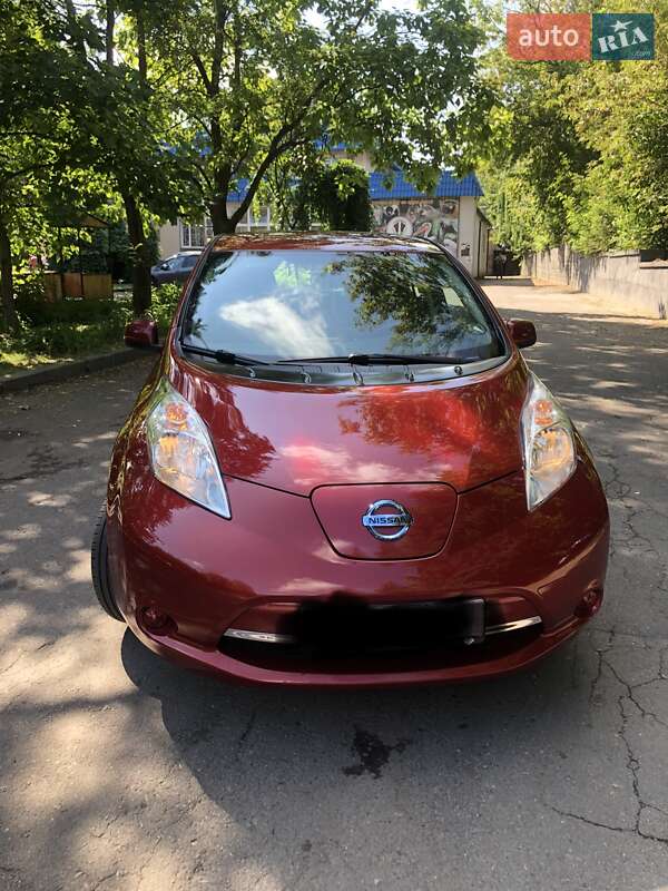 Хэтчбек Nissan Leaf 2014 в Ровно