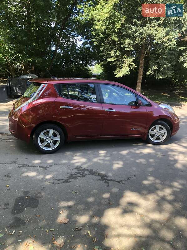 Хэтчбек Nissan Leaf 2014 в Ровно
