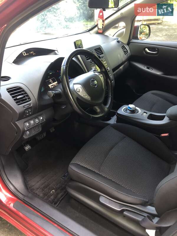 Хэтчбек Nissan Leaf 2014 в Ровно