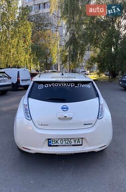 Хетчбек Nissan Leaf 2013 в 