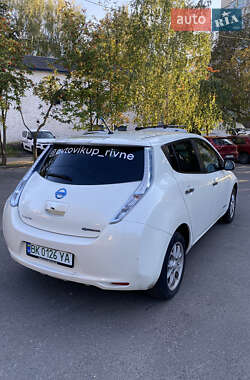 Хетчбек Nissan Leaf 2013 в 
