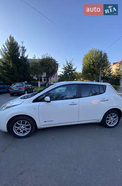 Хетчбек Nissan Leaf 2013 в 