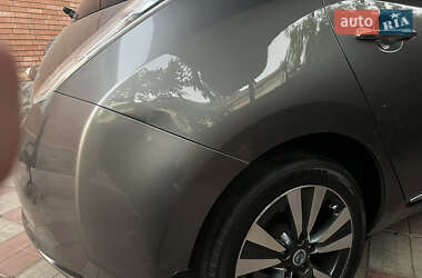 Хэтчбек Nissan Leaf 2014 в 