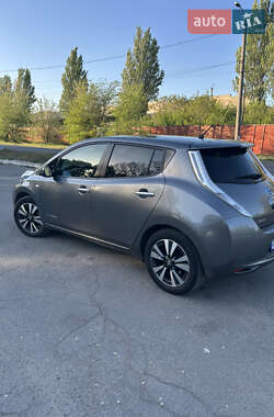 Хетчбек Nissan Leaf 2015 в 
