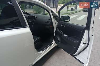 Хэтчбек Nissan Leaf 2013 в 