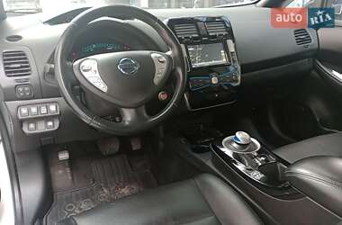 Хэтчбек Nissan Leaf 2013 в 