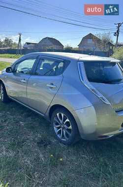 Хэтчбек Nissan Leaf 2014 в 