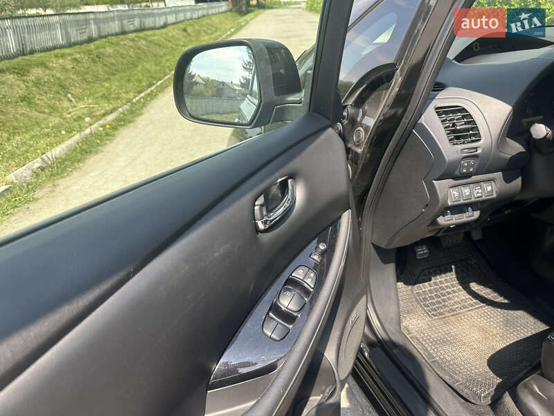Хетчбек Nissan Leaf 2014 в Житомирі