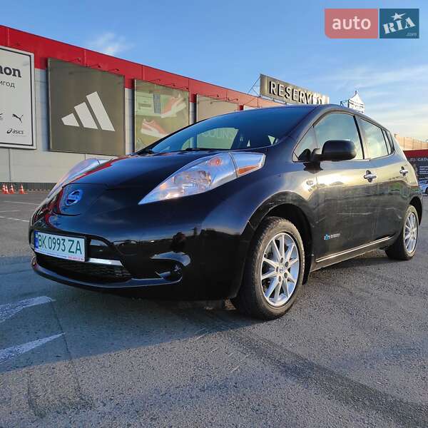 Хэтчбек Nissan Leaf 2014 в 