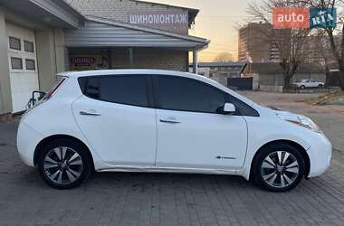 Хэтчбек Nissan Leaf 2015 в 