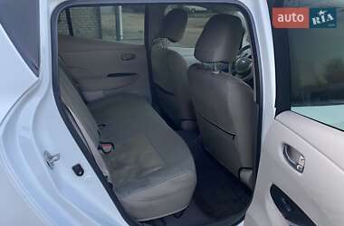 Хэтчбек Nissan Leaf 2015 в 