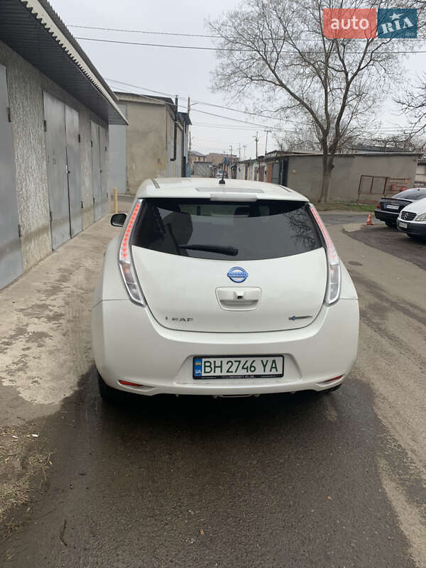 Хетчбек Nissan Leaf 2015 в Одесі