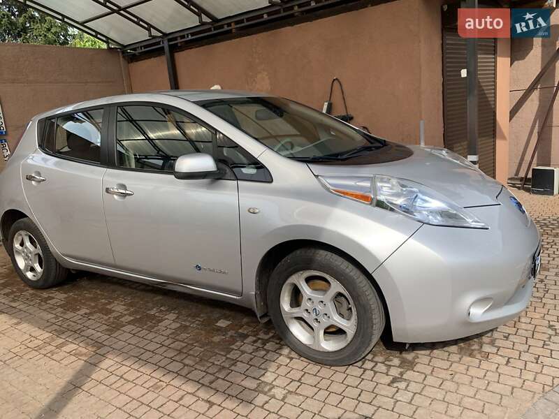 Хетчбек Nissan Leaf 2012 в 