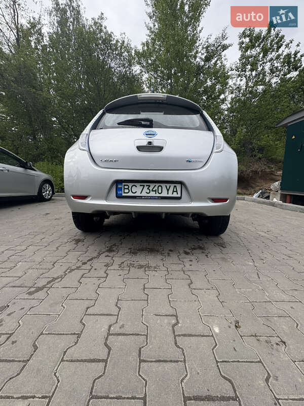 Хетчбек Nissan Leaf 2011 в Львові