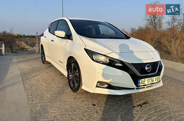 Хэтчбек Nissan Leaf 2018 в 