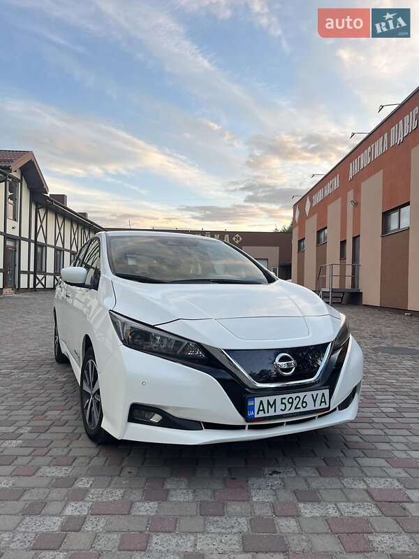 Хетчбек Nissan Leaf 2019 в 