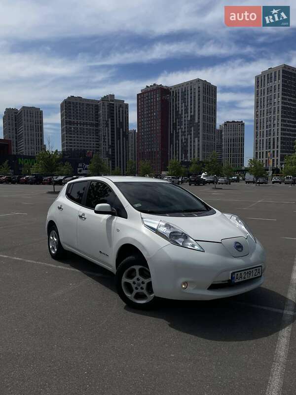Хетчбек Nissan Leaf 2017 в Києві