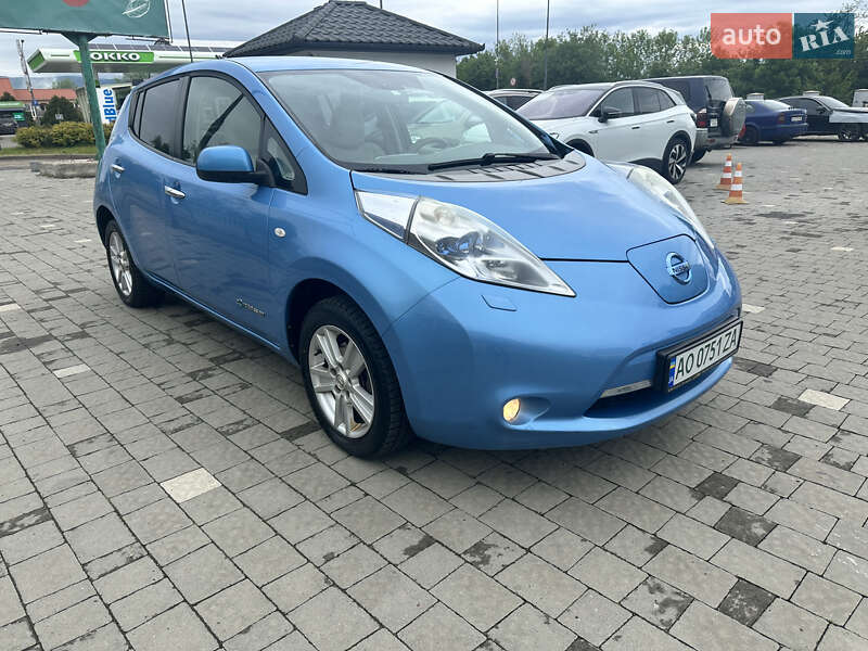 Хетчбек Nissan Leaf 2011 в 