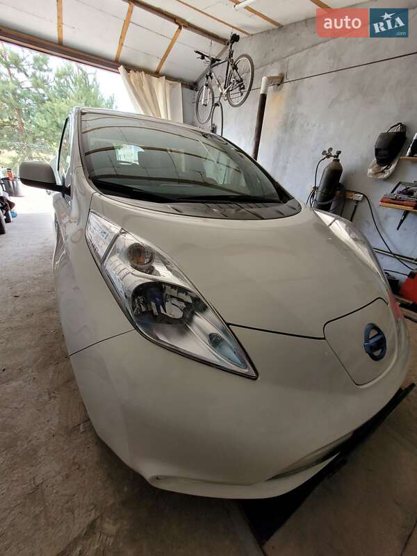 Хетчбек Nissan Leaf 2013 в Борщеві