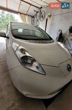 Хетчбек Nissan Leaf 2013 в 