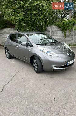 Хэтчбек Nissan Leaf 2014 в Виннице