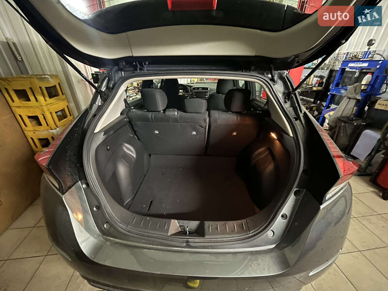 Хэтчбек Nissan Leaf 2023 в Одессе