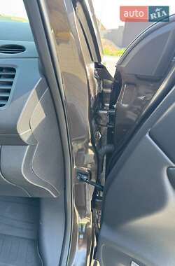 Хетчбек Nissan Leaf 2015 в 