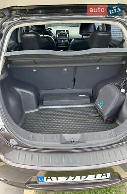 Хетчбек Nissan Leaf 2015 в 