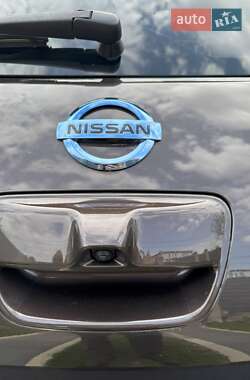 Хетчбек Nissan Leaf 2015 в 